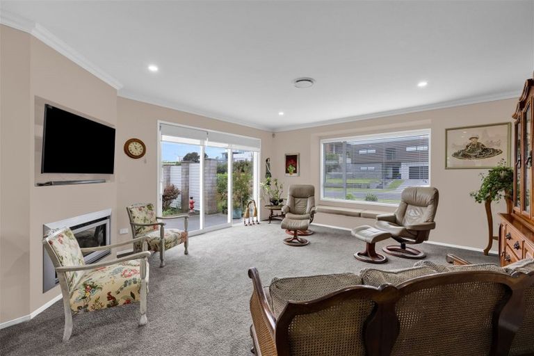 Photo of property in 9 Links Drive, Waiwhakaiho, New Plymouth, 4312