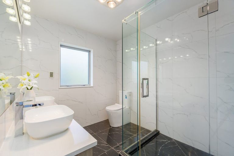 Photo of property in 10 Ian Gordon Lane, Orewa, 0931