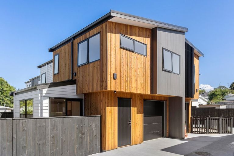 Photo of property in 14d Benders Avenue, Hillcrest, Auckland, 0627