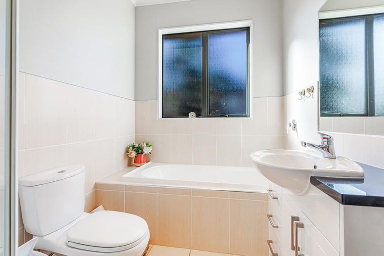 Photo of property in 5b Cartmel Avenue, Massey, Auckland, 0614