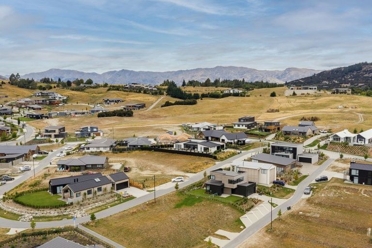 Photo of property in 10 Tuke Lane, Wanaka, 9305