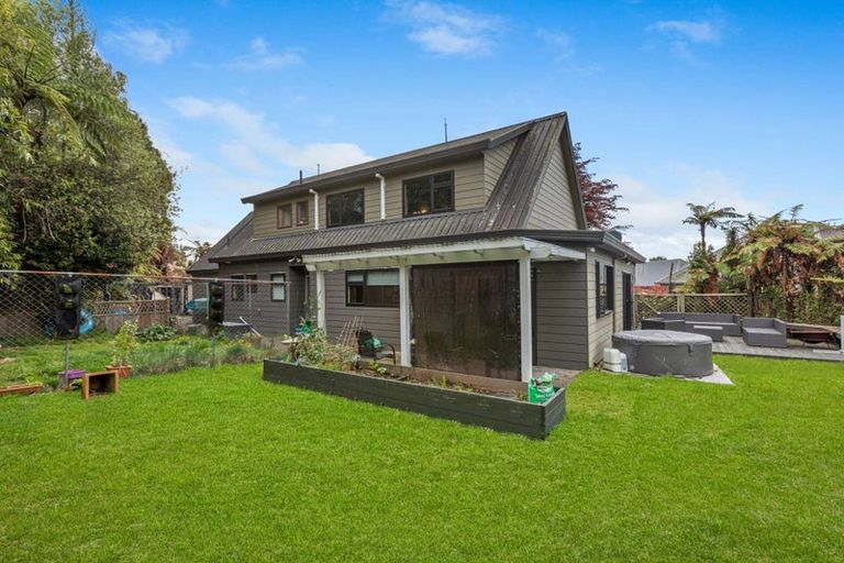 Photo of property in 3 Libra Place, Kawaha Point, Rotorua, 3010