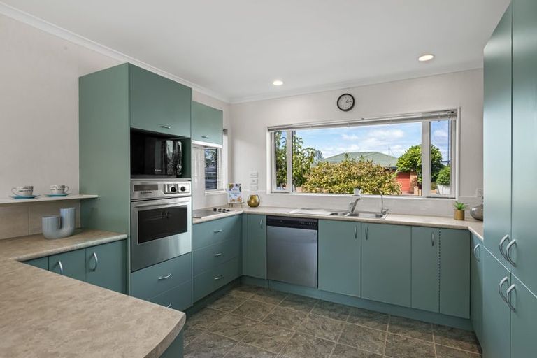 Photo of property in 12 Dan Tori Place, Orewa, 0931