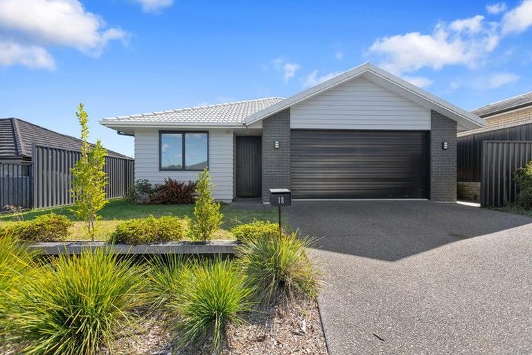 Photo of property in 18 Pioneer Crescent, Omokoroa, 3114