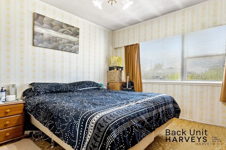 Photo of property in 102 Godley Road, Green Bay, Auckland, 0604