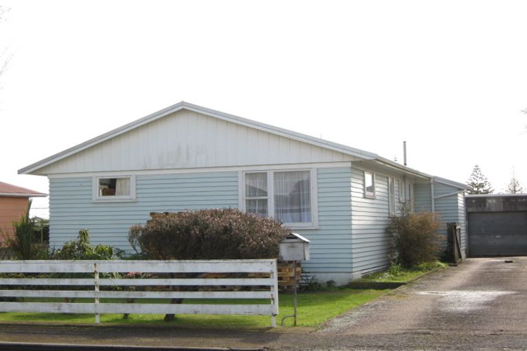 Photo of property in 10 Pamu Place, Waitara, 4320