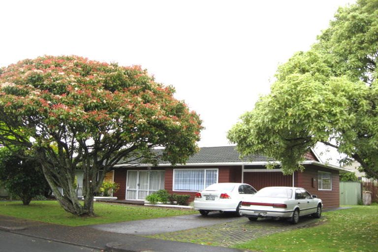 Photo of property in 2 Sunnypark Avenue, Rosehill, Papakura, 2113