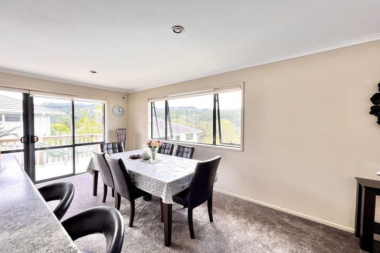 Photo of property in 25 Mcewen Crescent, Riverstone Terraces, Upper Hutt, 5018