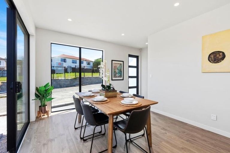 Photo of property in 14 Waihou Crescent, Albany Heights, Auckland, 0632