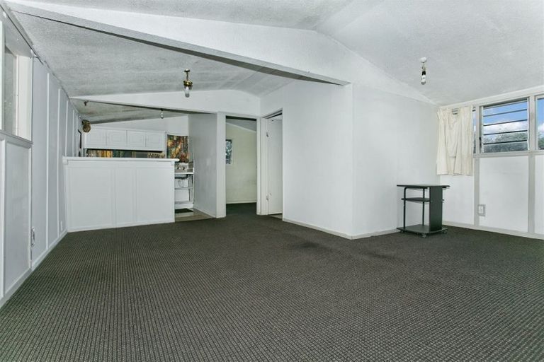 Photo of property in 72 Chivalry Road, Glenfield, Auckland, 0629