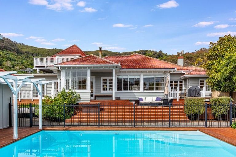 Photo of property in 396 Muritai Road, Eastbourne, Lower Hutt, 5013