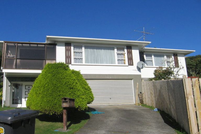 Photo of property in 76 Raroa Terrace, Tawa, Wellington, 5028