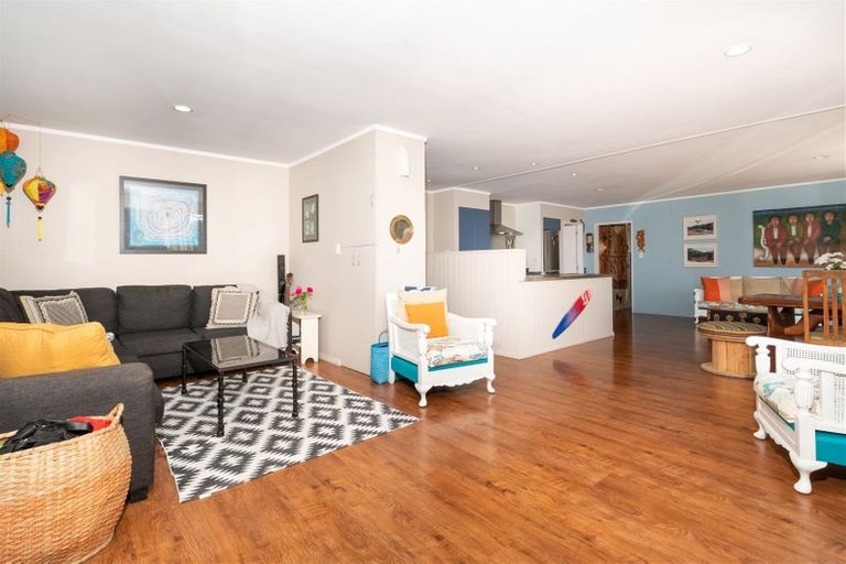 Photo of property in 137 Tawa Road, Kumeu, 0891