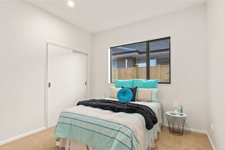 Photo of property in 4 Vinistra Road, Kumeu, 0810