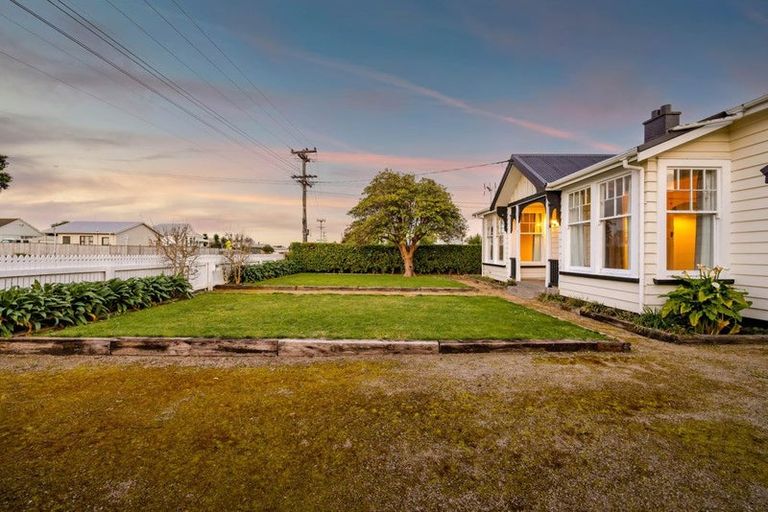 Photo of property in 120 Manawapou Road, Hawera, 4610
