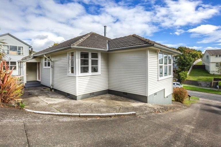 Photo of property in 15 Martin Street, Ranui, Porirua, 5024