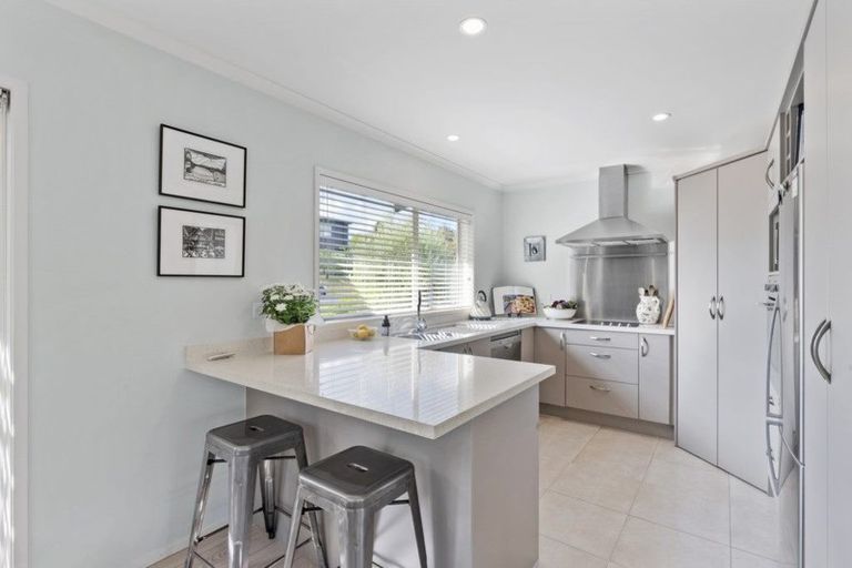 Photo of property in 6 Orewa Street, Torbay, Auckland, 0630