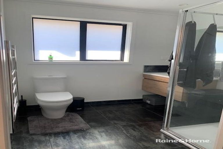 Photo of property in 213 Te Okuroa Drive, Papamoa, 3118