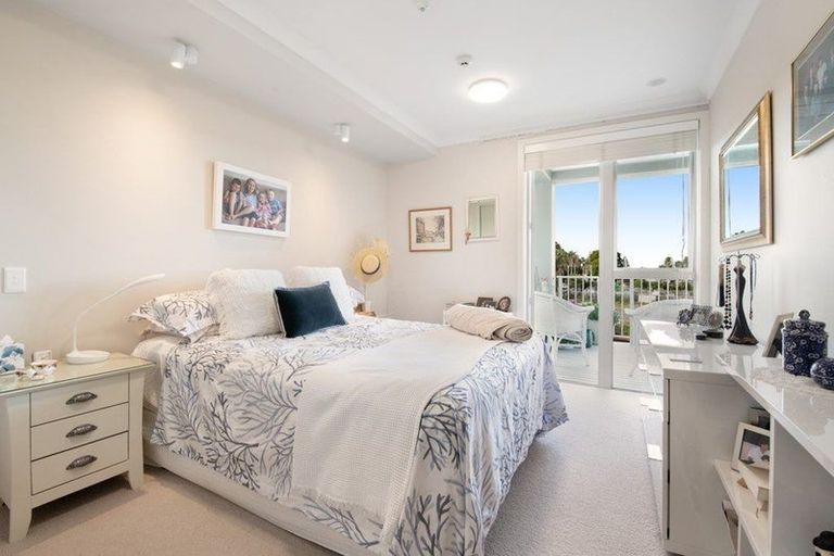 Photo of property in 10 Rewa Rewa Lane, Orewa, 0931