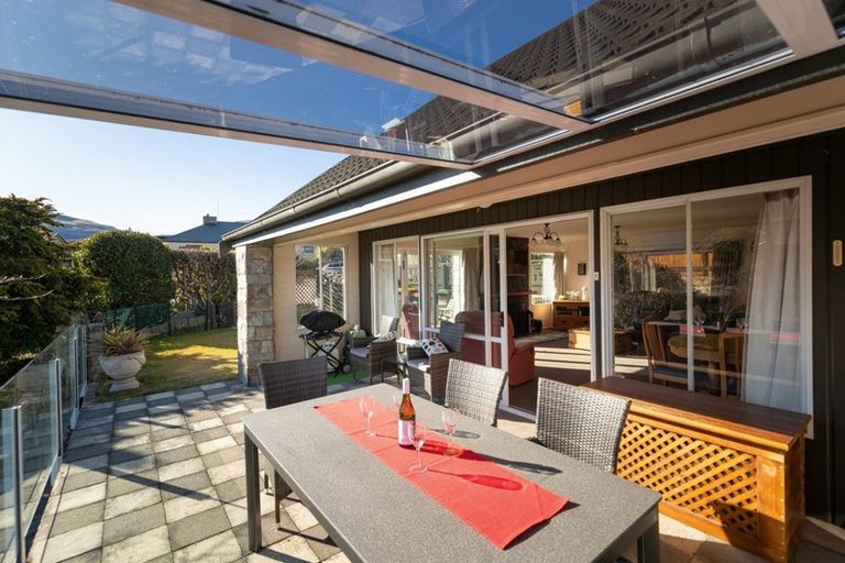 Photo of property in 11 Poplar Drive, Kelvin Heights, Queenstown, 9300