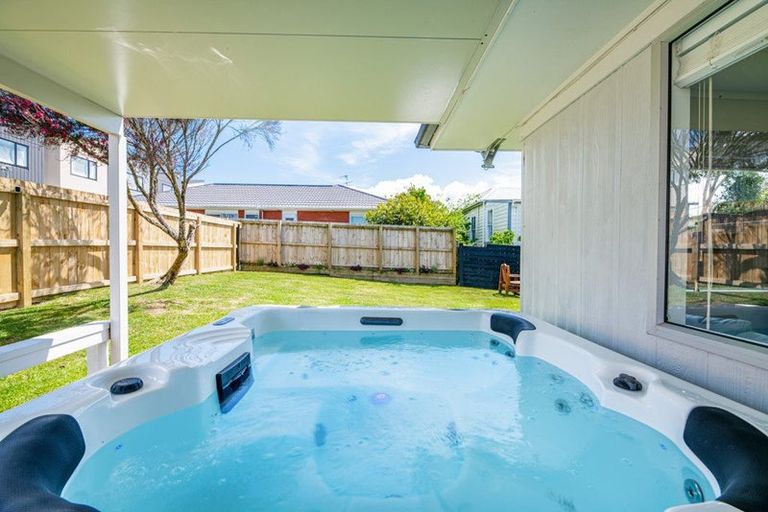 Photo of property in 2/59 Archibald Road, Kelston, Auckland, 0602