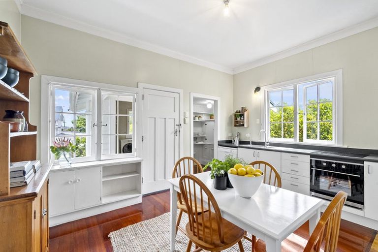 Photo of property in 17 Queen Street, Northcote Point, Auckland, 0627