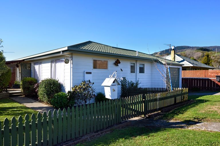 Photo of property in 9a Polstead Road, Stoke, Nelson, 7011