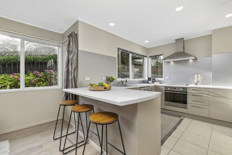 Photo of property in 10 Springtime Crescent, Stanmore Bay, Whangaparaoa, 0932