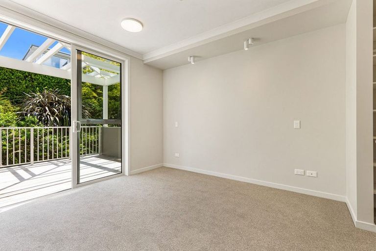 Photo of property in 16 Rewa Rewa Lane, Orewa, 0931