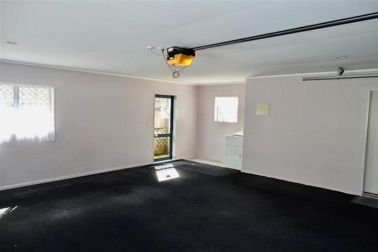 Photo of property in 3213 Great North Road, New Lynn, Auckland, 0600