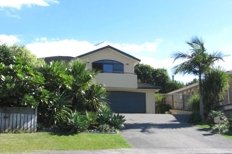 Photo of property in 10 Azure Grove, Unsworth Heights, Auckland, 0632