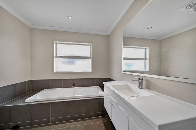 Photo of property in 8 Dolphin Parade, Bell Block, New Plymouth, 4312