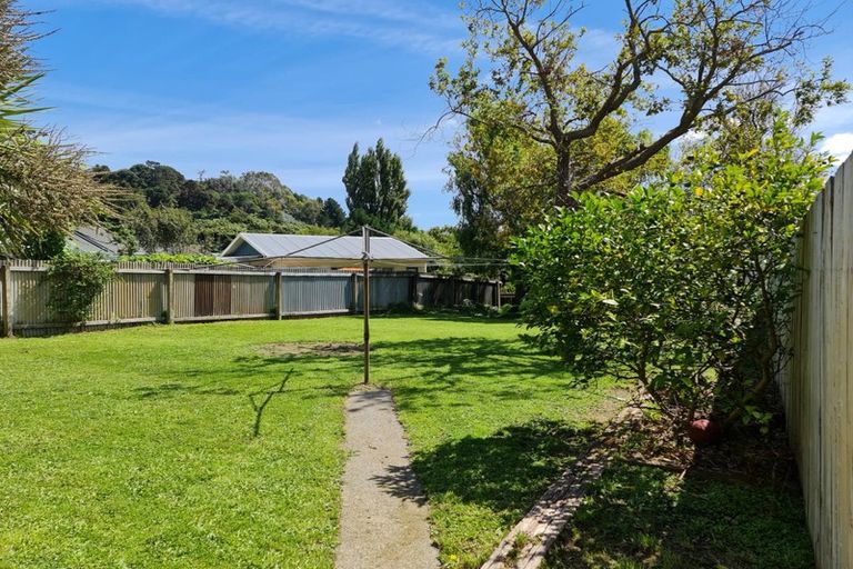 Photo of property in 16 Newcombe Street, Naenae, Lower Hutt, 5011
