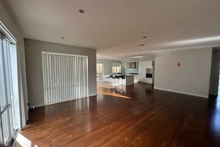 Photo of property in 72 Harrowglen Drive, Northcross, Auckland, 0630