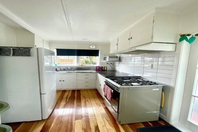 Photo of property in 1/77 Woodglen Road, Glen Eden, Auckland, 0602