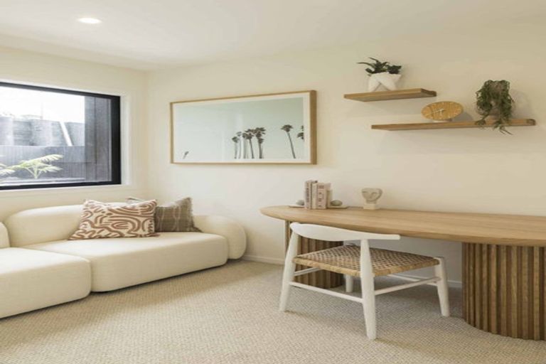 Photo of property in 30 Annie Aranui Drive, Poraiti, 4182