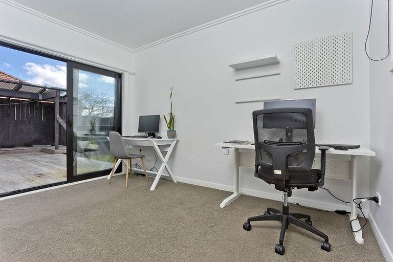 Photo of property in 1/204 Beach Haven Road, Beach Haven, Auckland, 0626