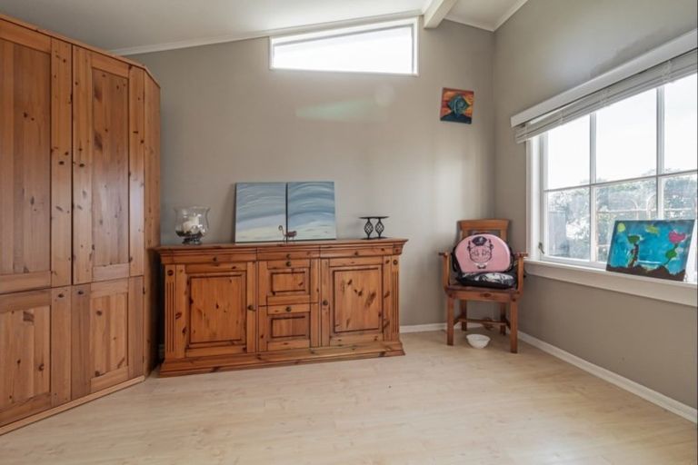 Photo of property in 17 Clifton Road, Haumoana, 4102