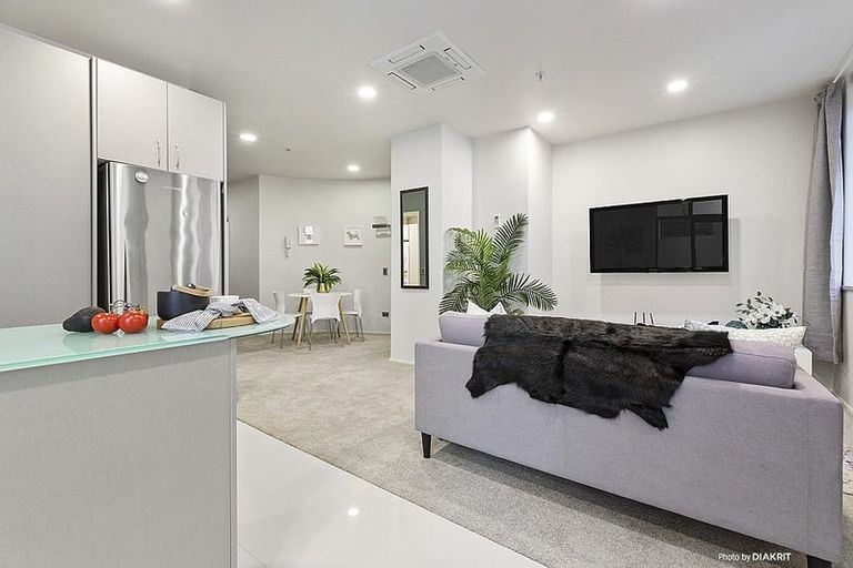 Photo of property in The Quay, 2/332b2 Lambton Quay, Wellington Central, Wellington, 6011