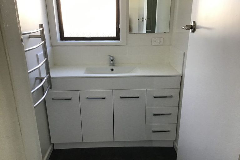 Photo of property in 8 Liverton Crescent, Bishopdale, Christchurch, 8053