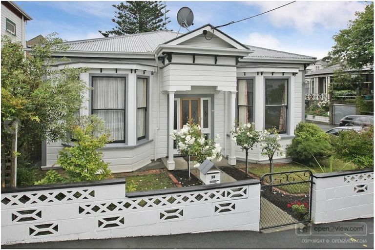 Photo of property in 34 Porritt Avenue, Mount Victoria, Wellington, 6011