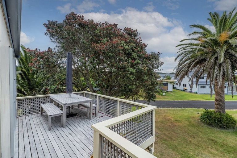Photo of property in 19 Hicks Place, Cooks Beach, Whitianga, 3591