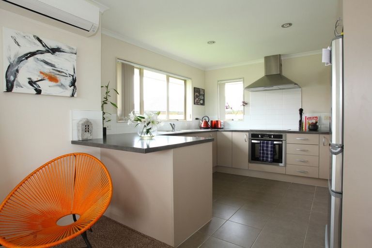 Photo of property in 24 Breaker Grove, Waiuku, 2123