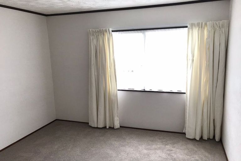 Photo of property in 2/5 Kegworth Place, Browns Bay, Auckland, 0630