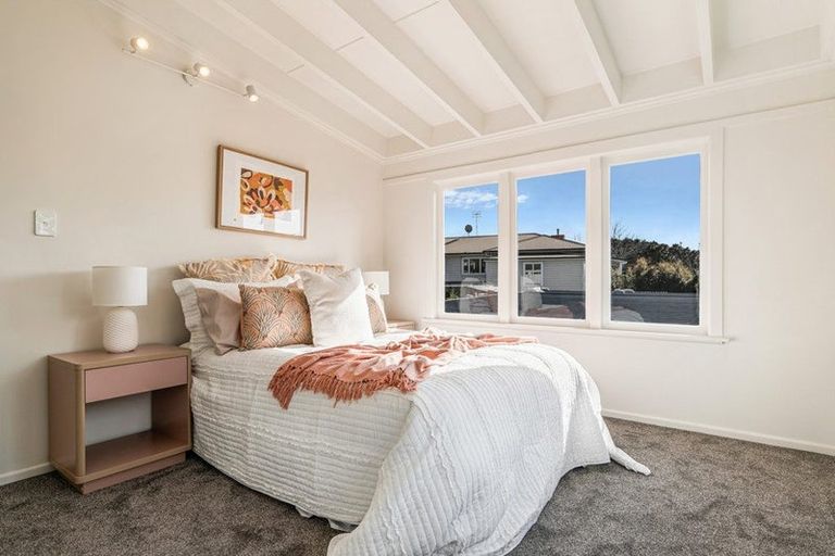 Photo of property in 2/1c Bank Street, Hillcrest, Auckland, 0627