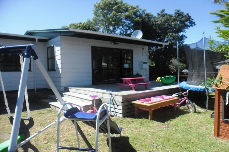 Photo of property in 6 Linwood Drive, Paraparaumu, 5032