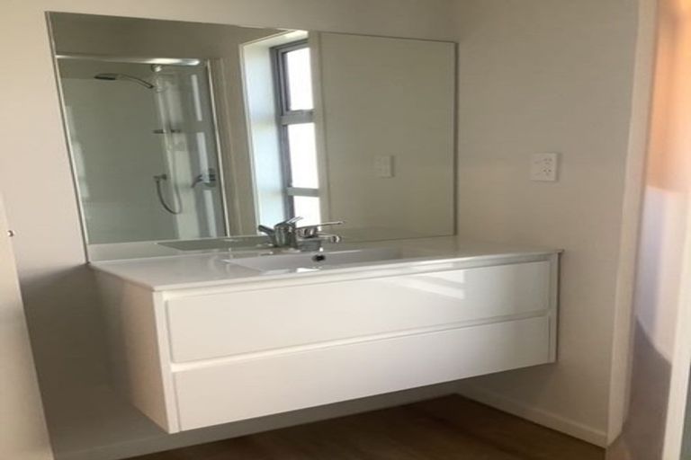 Photo of property in 21 Mcgrath Way, Taita, Lower Hutt, 5011