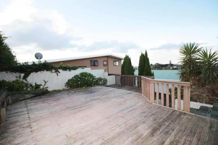 Photo of property in 1/10 Copperfield Terrace, Mellons Bay, Auckland, 2014