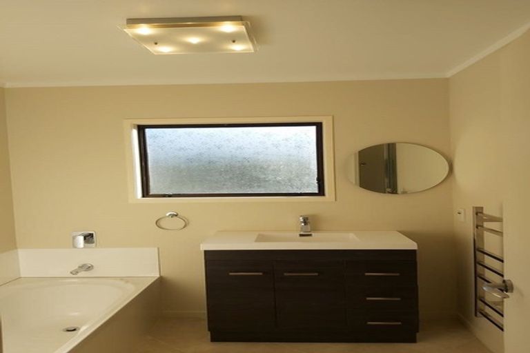 Photo of property in 2/708 Beach Road, Browns Bay, Auckland, 0630