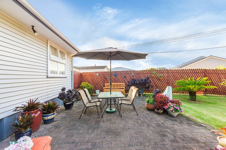 Photo of property in 40 Woodglen Road, Glen Eden, Auckland, 0602